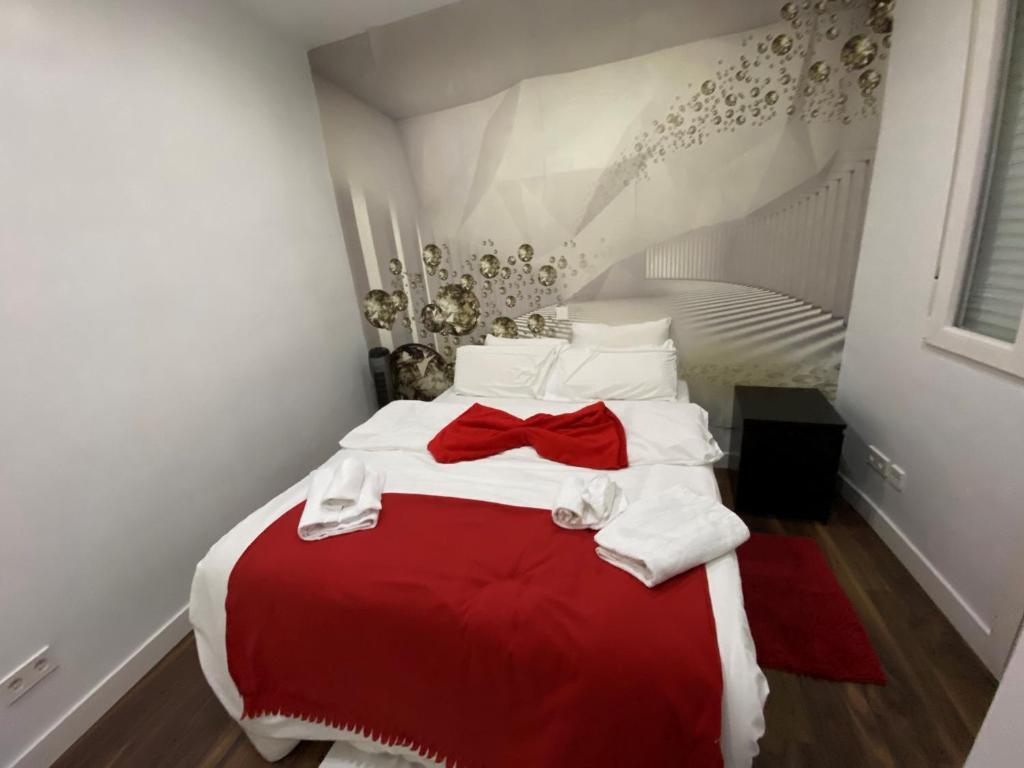 マドリードにあるWindRose 7の赤と白のベッド