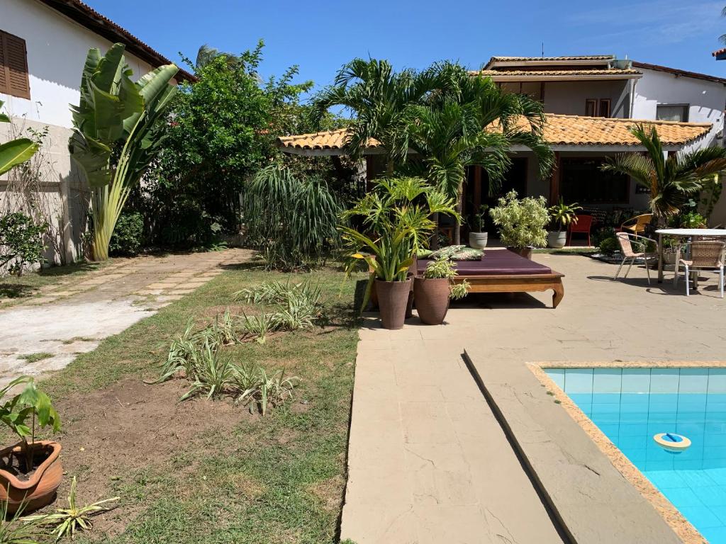  Casa 3 suítes e escritório reversível para quarto em Vilas do Atlântico - 250 m da praia e 6 km da capital