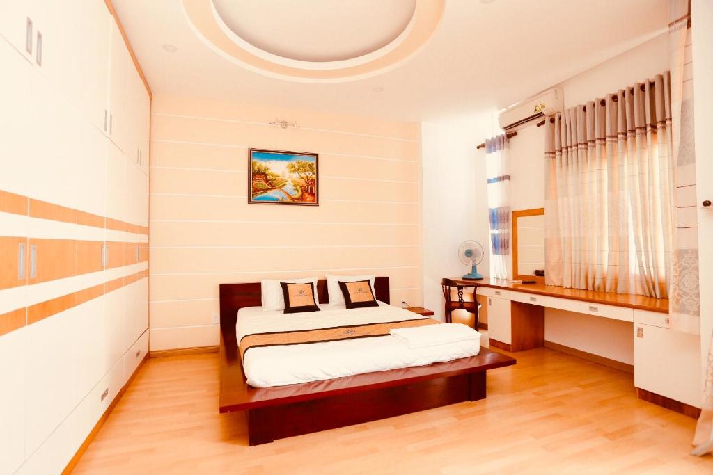 Postel nebo postele na pokoji v ubytování Hotel Đức Thành