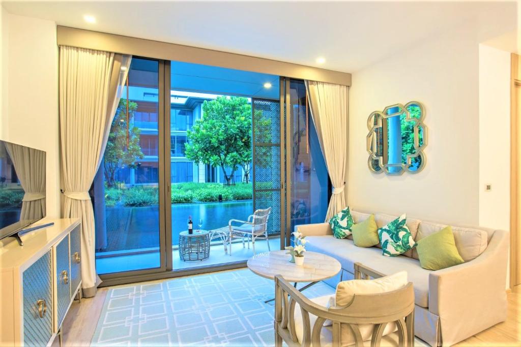 Posezení v ubytování Luxury Oceanfront_pool access apartment
