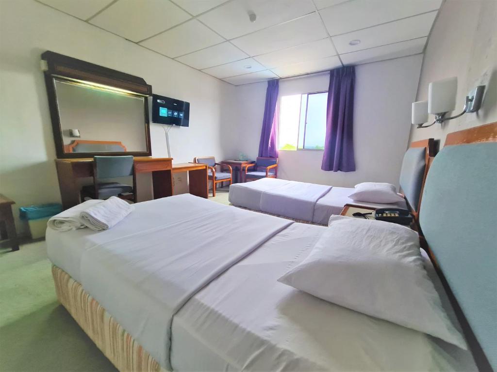 Postel nebo postele na pokoji v ubytování Anika Inn - Kluang