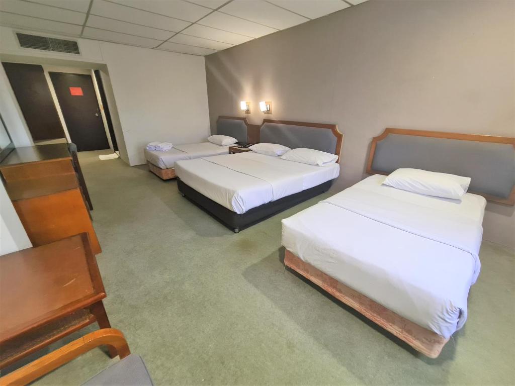 Postel nebo postele na pokoji v ubytování Anika Inn - Kluang