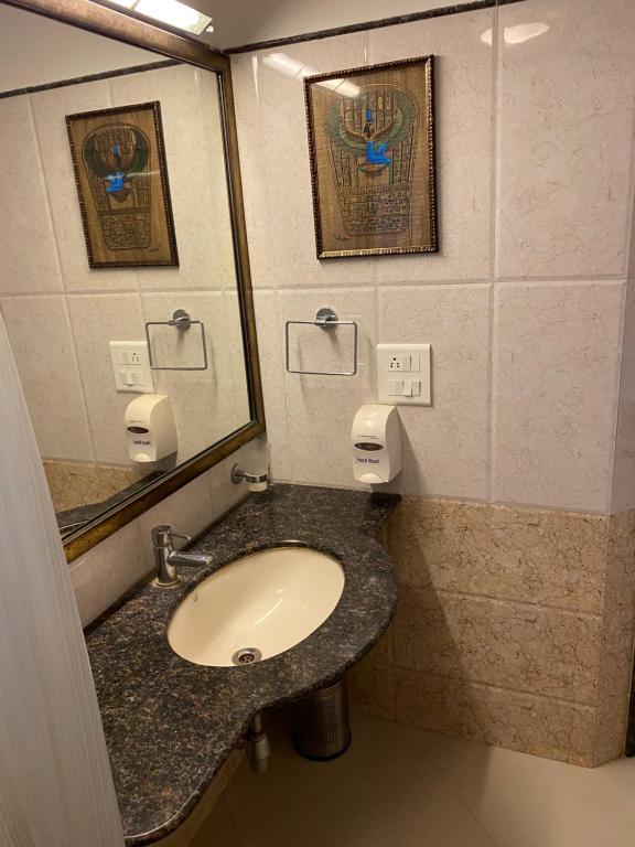 Koupelna v ubytování Panchavati Elite Inn