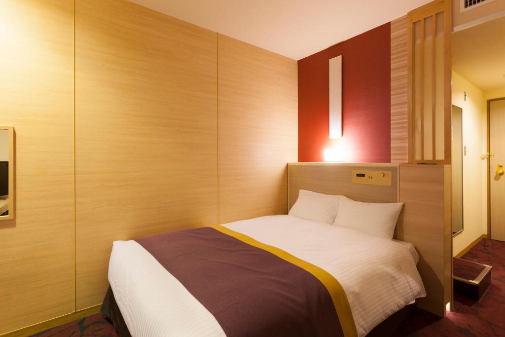 Postel nebo postele na pokoji v ubytování Chofu Creston Hotel