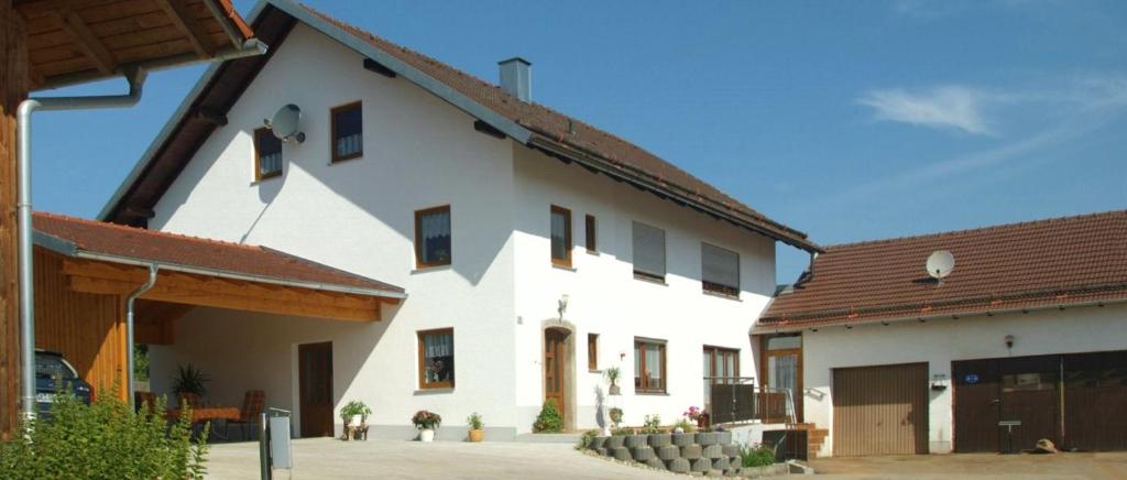 a white building with a brown roof at Ferienwohnung Bierl in Gleißenberg