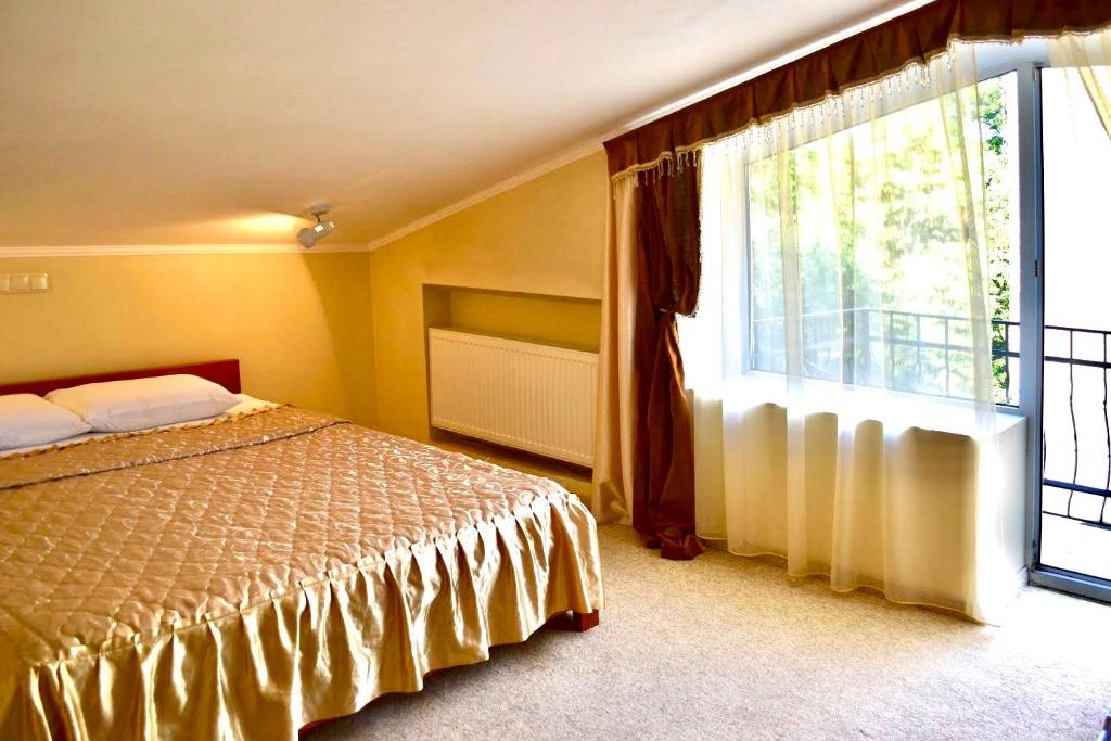 Postel nebo postele na pokoji v ubytování Residence Odesskij Dvorik