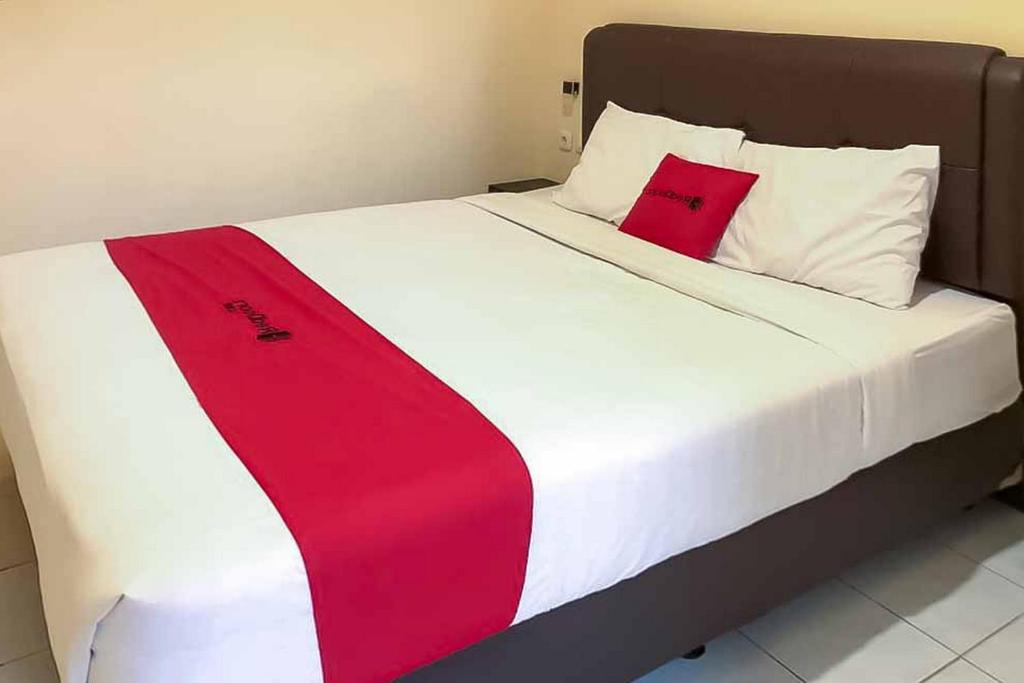 RedDoorz @ Pavilion Residence Cikarang - Economy Double Room