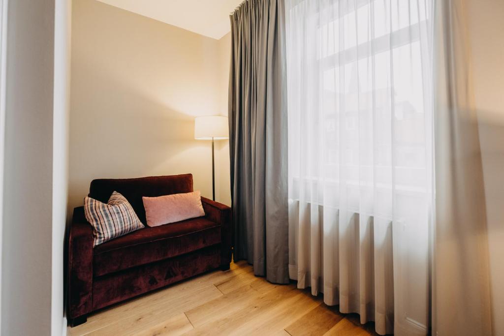 Postel nebo postele na pokoji v ubytování Hotel zum Heidkrug & Café Lil