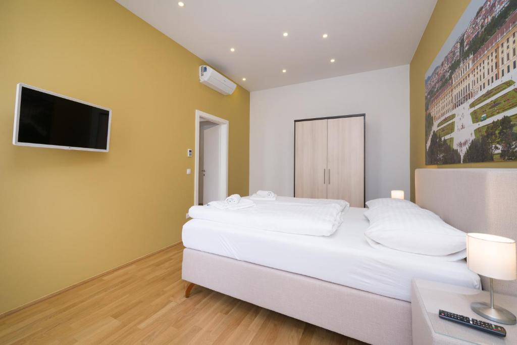 Postel nebo postele na pokoji v ubytování Vienna Stay Apartments or Rooms 1050
