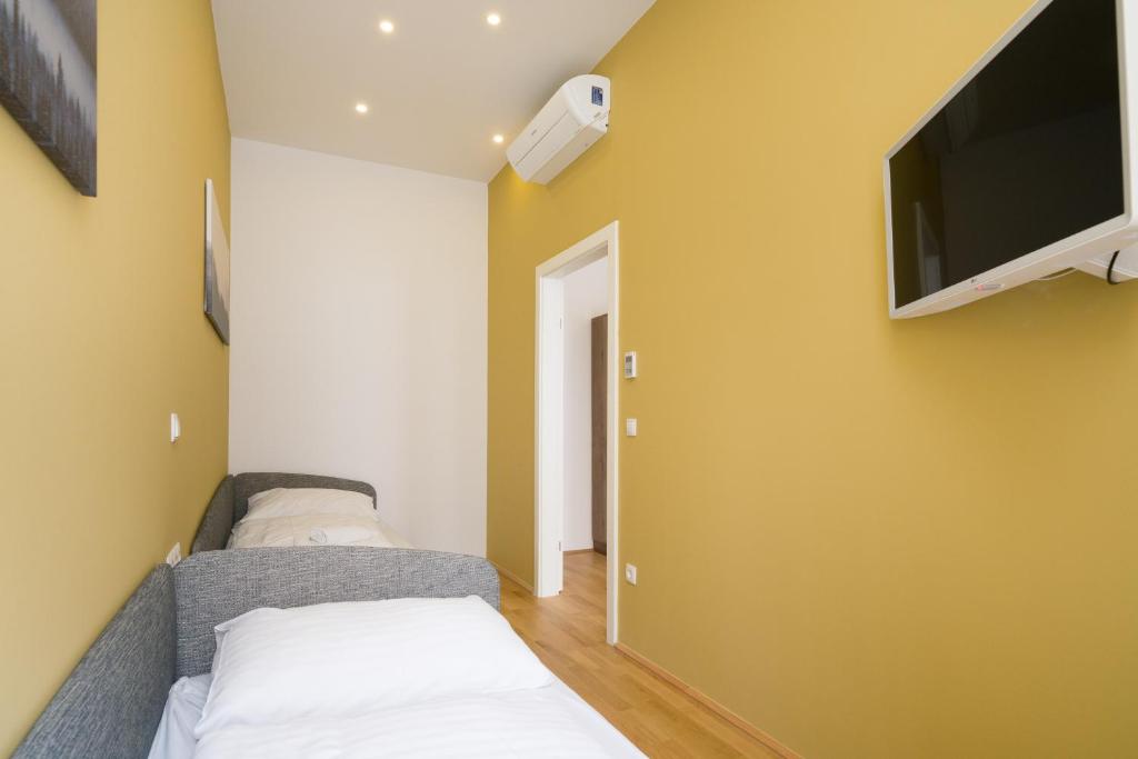 TV a/nebo společenská místnost v ubytování Vienna Stay Apartments or Rooms 1050