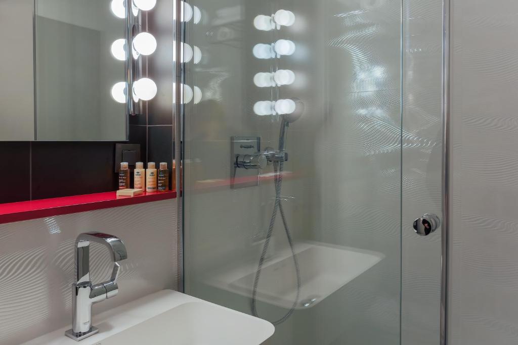 Hôtel La Parizienne - Proche Montparnasse - Resim 16