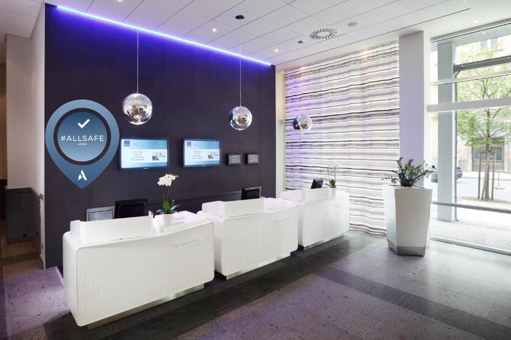 TV a/nebo společenská místnost v ubytování Novotel Praha Wenceslas Square