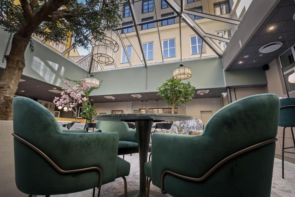 Posezení v ubytování Karl Johan Hotel