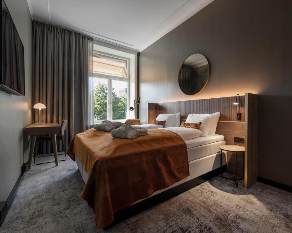Postel nebo postele na pokoji v ubytování Karl Johan Hotel