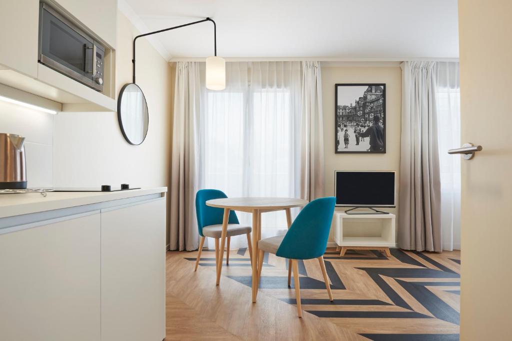 TV a/nebo společenská místnost v ubytování Aparthotel Adagio Porte de Versailles