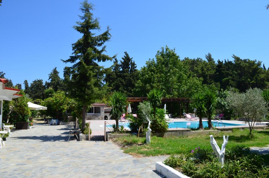 Bazén v ubytování Artemis Studios - Pool and garden nebo v jeho okolí