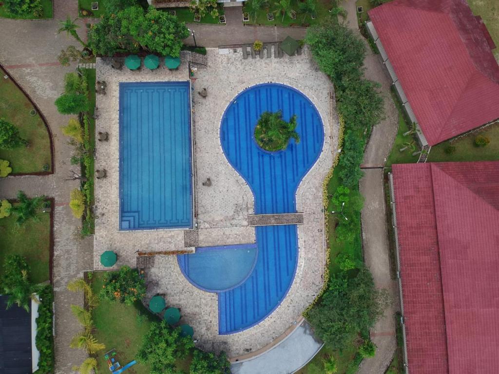 Bazén v ubytování Taman Bukit Palem Resort nebo v jeho okolí