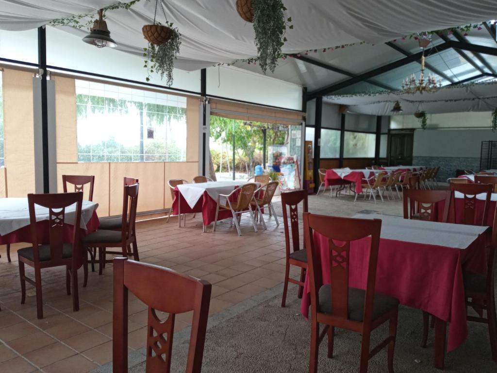 Un restaurante o sitio para comer en Hotel Rural Puerto Mágina
