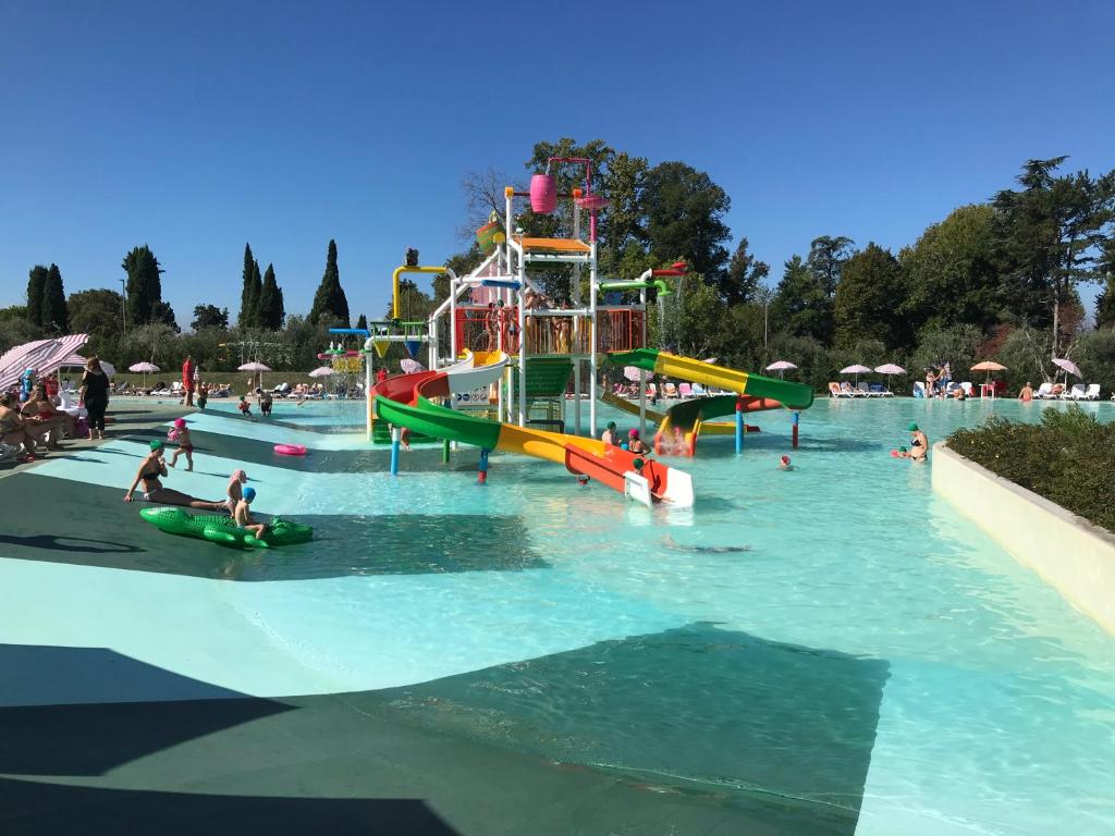 Bassein majutusasutuses Sisan Family Resort või selle lähedal