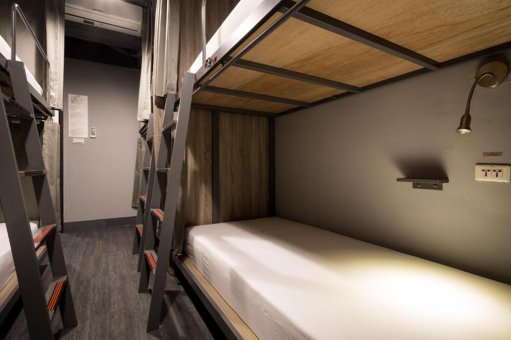 Postel nebo postele na pokoji v ubytování Taipei Travelers International Hostel