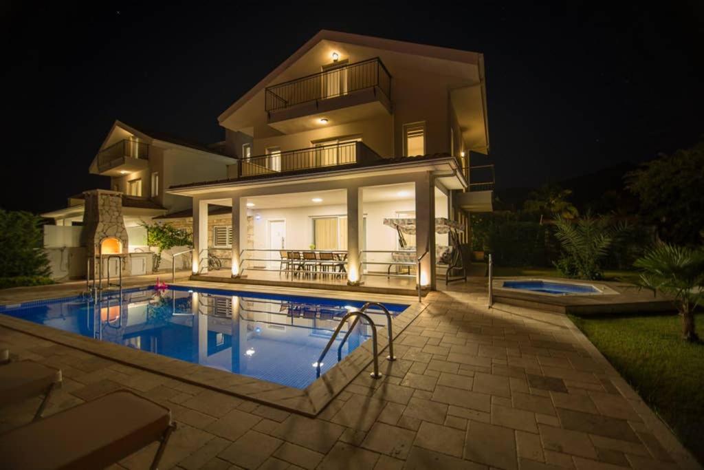 CRESCENT TWINS- BLUE VİLLA