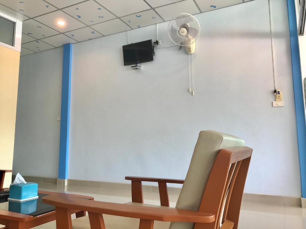 TV a/nebo společenská místnost v ubytování Tanarod Gueshouse