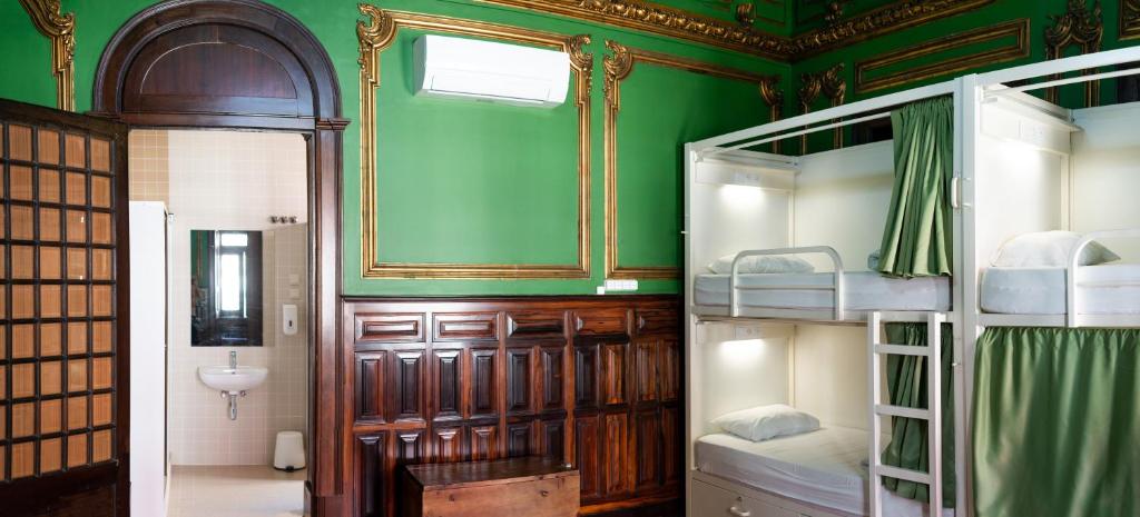 Sant Jordi Hostels Lisbon photo