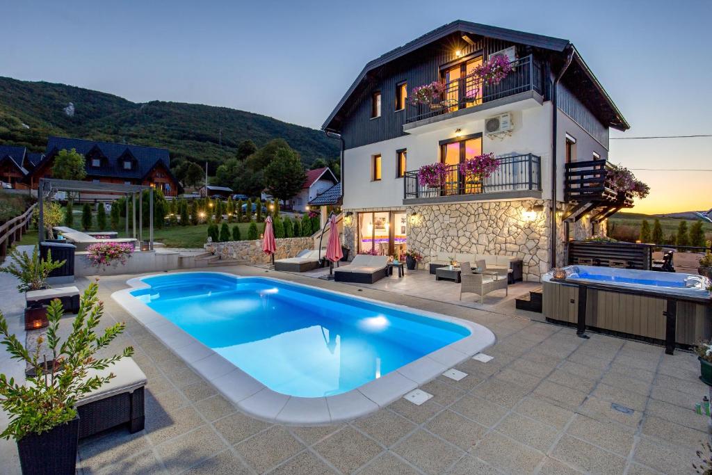 Bazén v ubytování Guest House Plitvice Hills nebo v jeho okolí