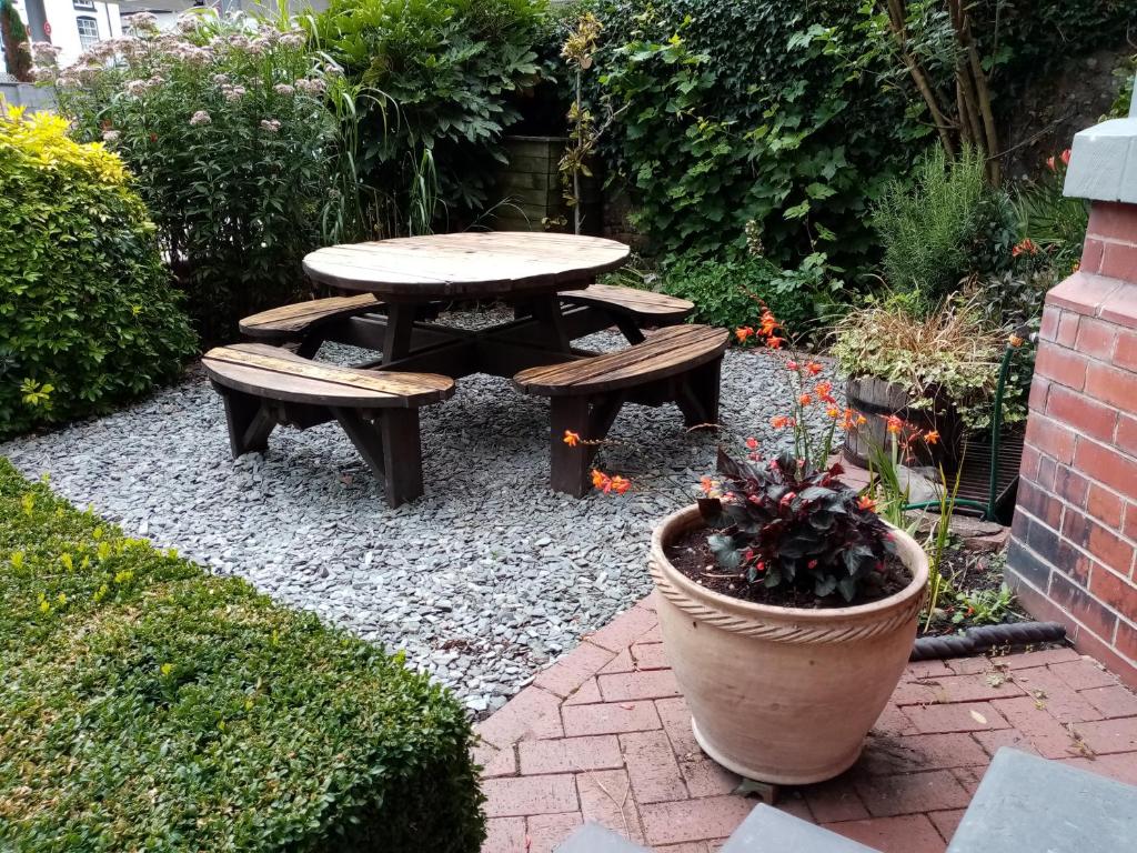 Zahrada ubytování Llangollen Hostel Guest Rooms - NO Dormitories - Self Catering