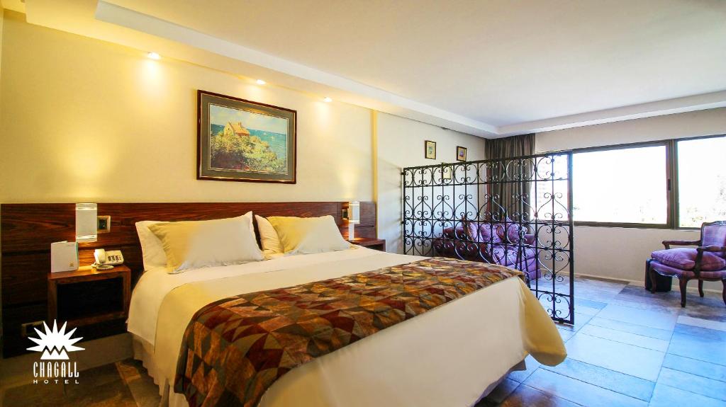 Postel nebo postele na pokoji v ubytování Hotel Chagall