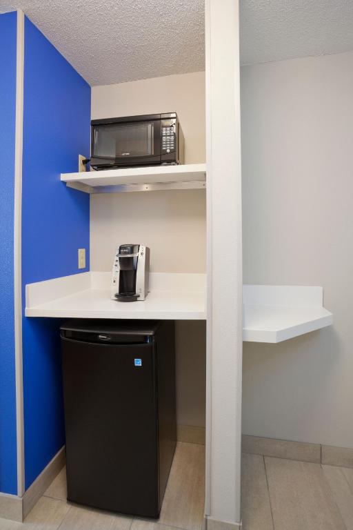 Holiday Inn Express Roseville-St. Paul, an IHG Hotel - Habitación Queen Con Dos Camas Queen - Acceso A Discapacidad Con Bañera