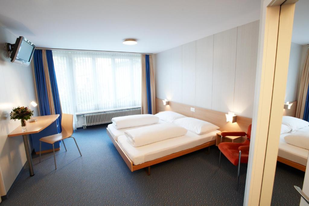 Postel nebo postele na pokoji v ubytování Hotel Kreuz