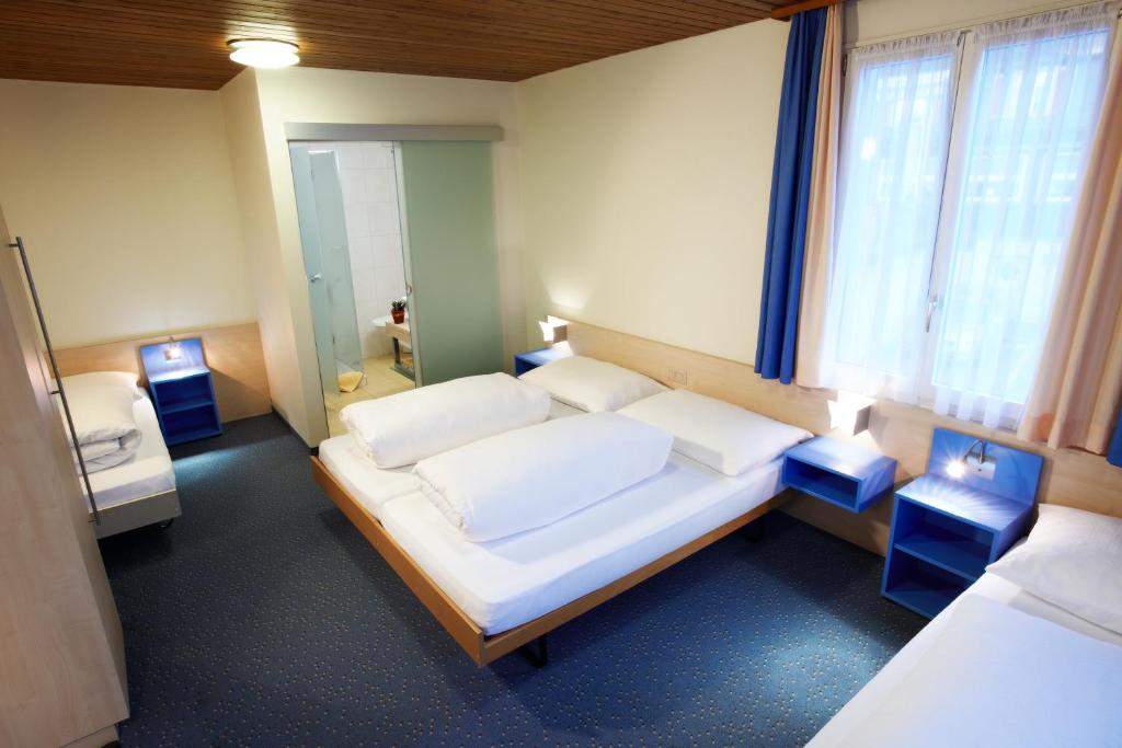 Postel nebo postele na pokoji v ubytování Hotel Kreuz