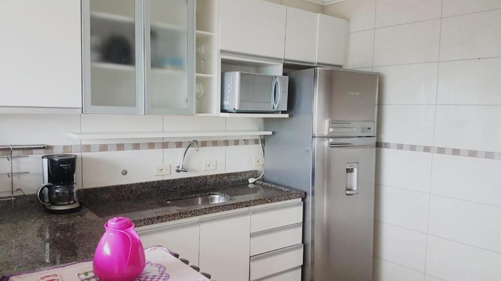 Ap família pé na praia com churrasqueira