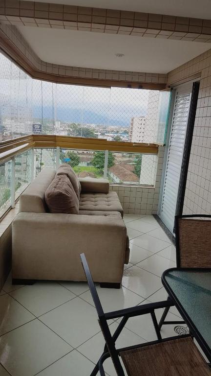  Ap família pé na praia com churrasqueira