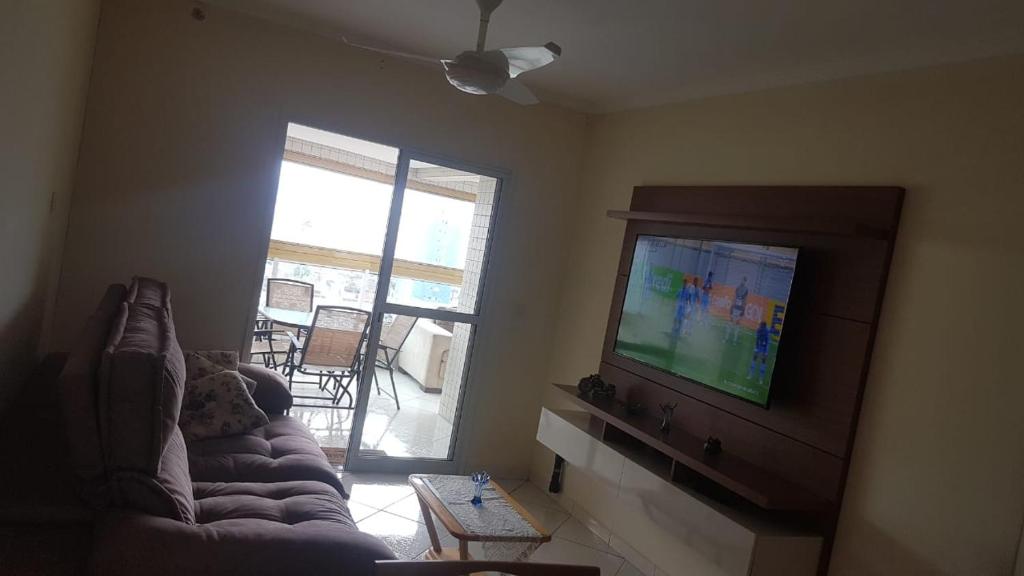  Ap família pé na praia com churrasqueira