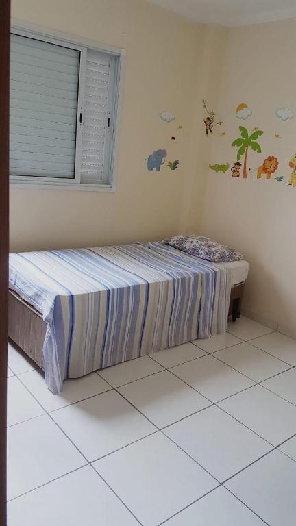  Ap família pé na praia com churrasqueira