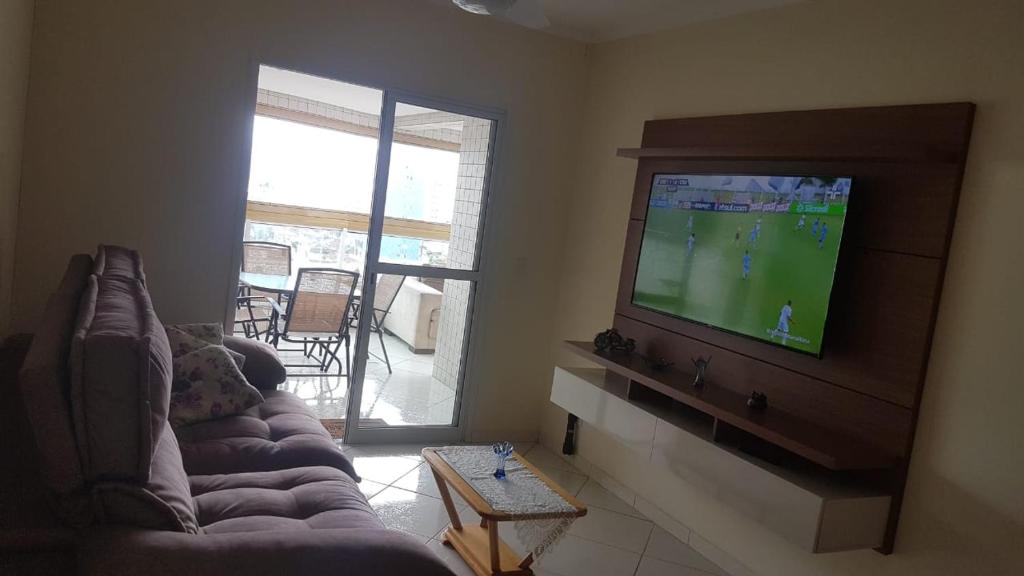  Ap família pé na praia com churrasqueira