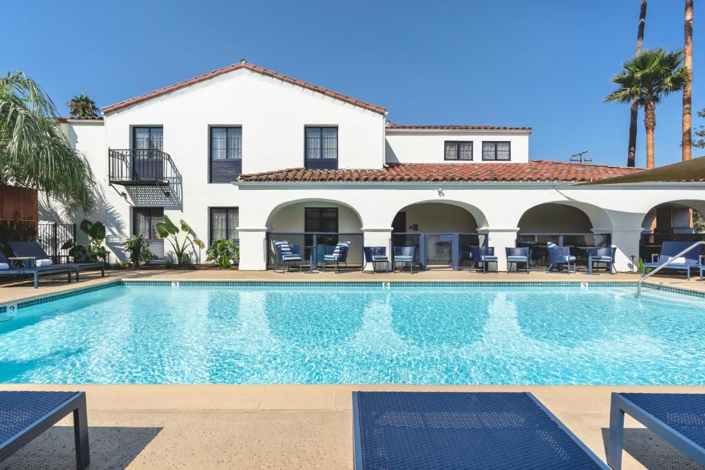 Mason Beach Inn photo