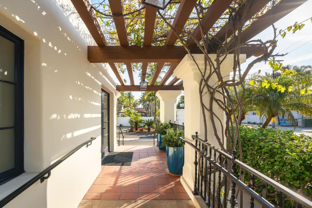 Mason Beach Inn photo