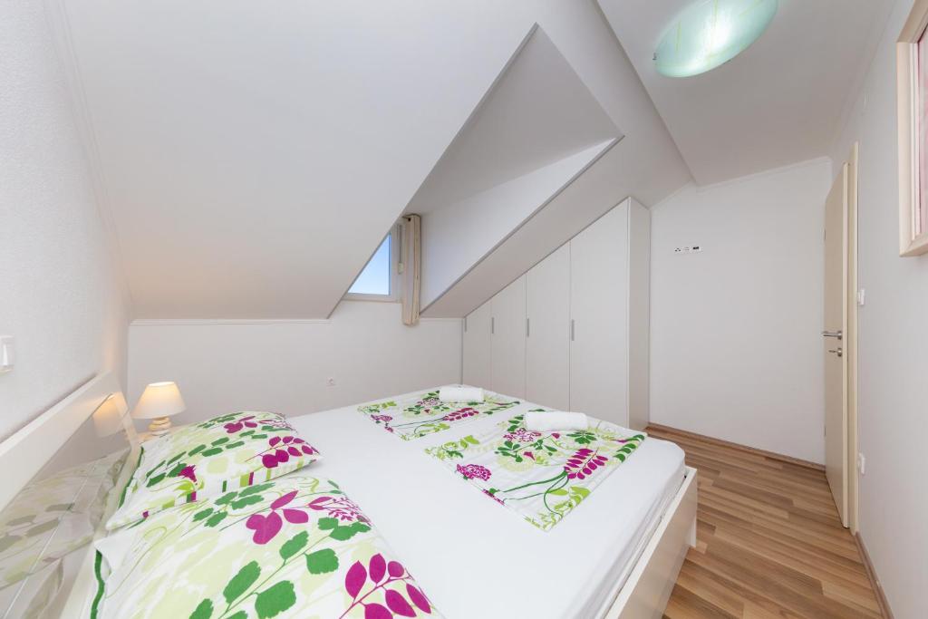 Posteľ alebo postele v izbe v ubytovaní Apartment Ela