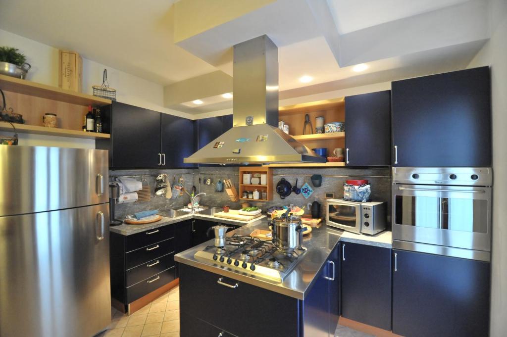 A kitchen or kitchenette at Appartamento Cavalli