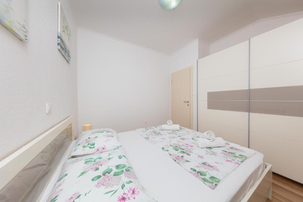 Posteľ alebo postele v izbe v ubytovaní Apartment Ela