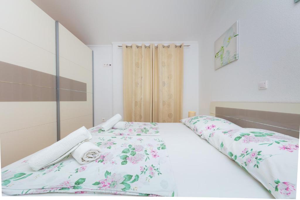 Posteľ alebo postele v izbe v ubytovaní Apartment Ela