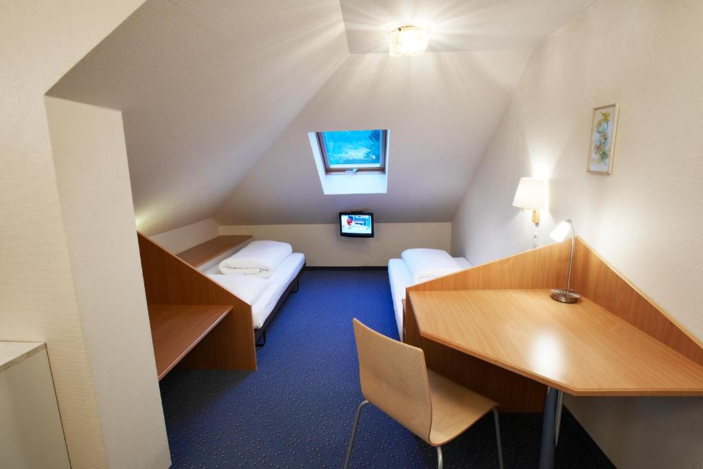 Postel nebo postele na pokoji v ubytování Hotel Kreuz