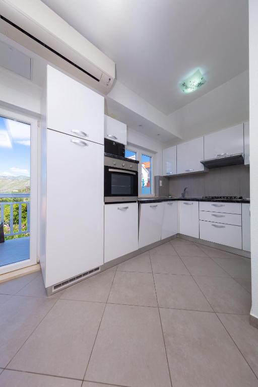 Kuchyňa alebo kuchynka v ubytovaní Apartment Ela