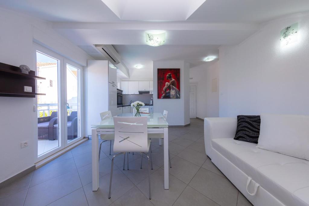 Kuchyňa alebo kuchynka v ubytovaní Apartment Ela
