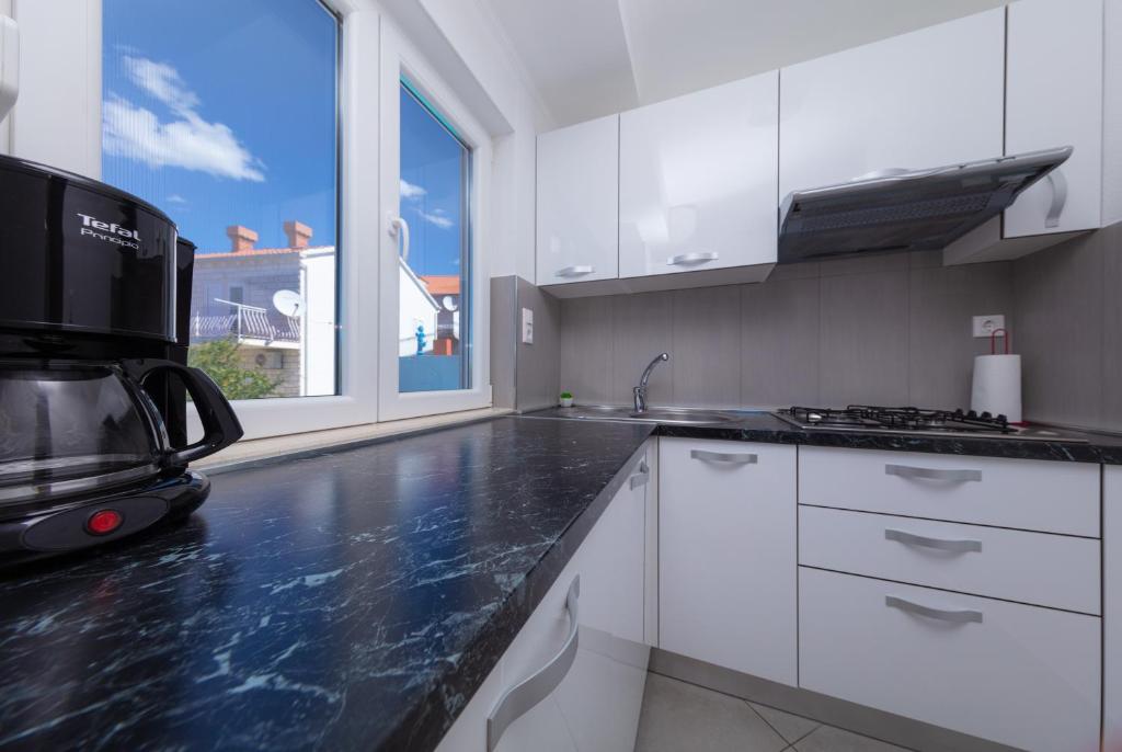 Kuchyňa alebo kuchynka v ubytovaní Apartment Ela