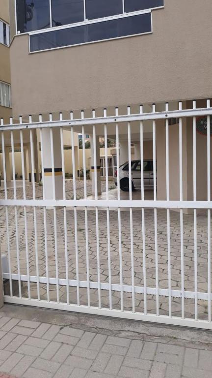  Excelente Apto -Frente com sacada com churrasqueira - Bombas