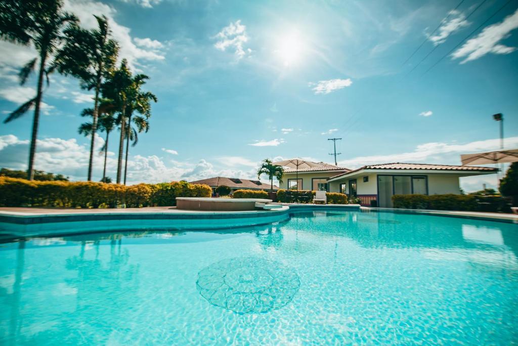 Bazén v ubytování Hotel Arrayanes del Quindío nebo v jeho okolí